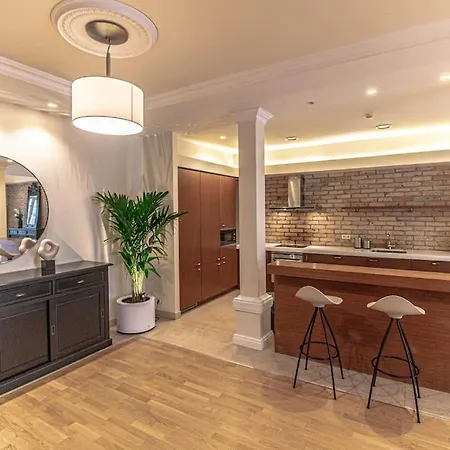 Luxury & Location Апартаменты