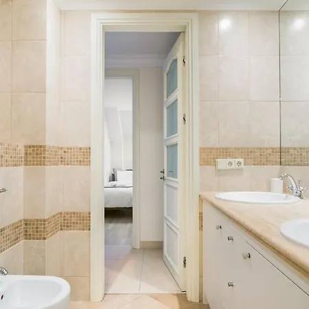 Luxury & Location Апартаменты *