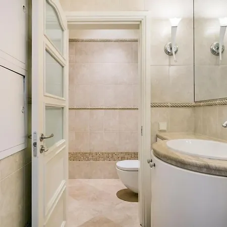 Luxury & Location Апартаменты