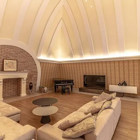 Luxury & Location Апартаменты *