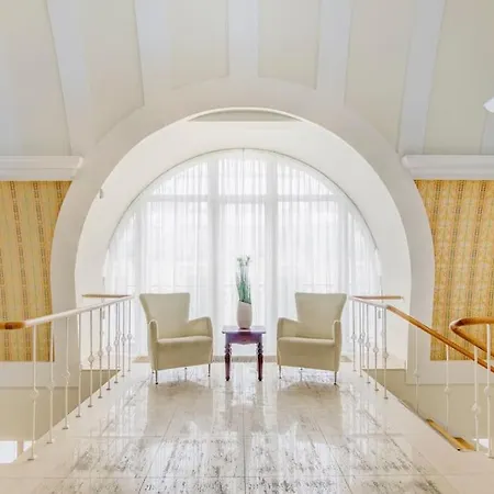 Luxury & Location Апартаменты