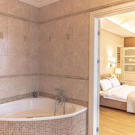 Luxury & Location Апартаменты *