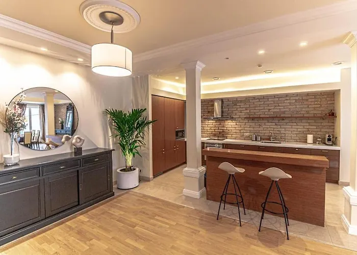 Luxury & Location Апартаменти