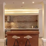 Luxury & Location דירה