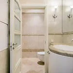 Luxury & Location דירה